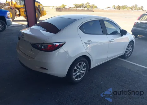 2017 Toyota Yaris Ia z USA, uszkodzony, nr VIN 3MYDLBYV8HY155094